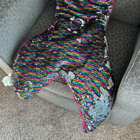 Cynthia Rowley Multi-Color Sequin Mermaid Tail Blanket - Picture 9 of 13